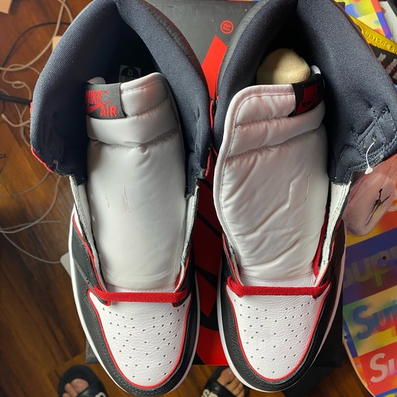 🆕  - Air Jordan Retro 1 Hi - OG Bloodline -  M 12 - Picture 3 of 8